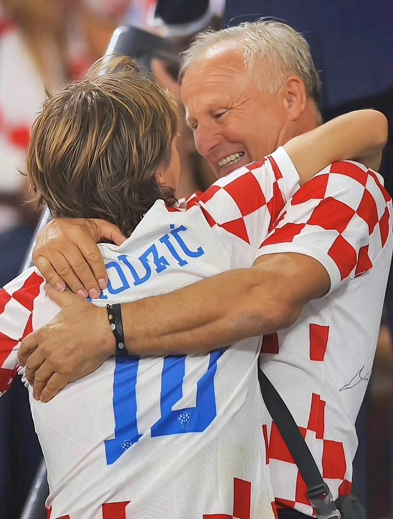 76人队记：庄神右膝扭伤，本场比赛不会回归