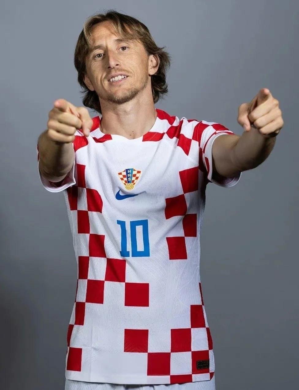 斯基拉：尤文正在研究冬窗签中卫，但补强中场依然是主要目标